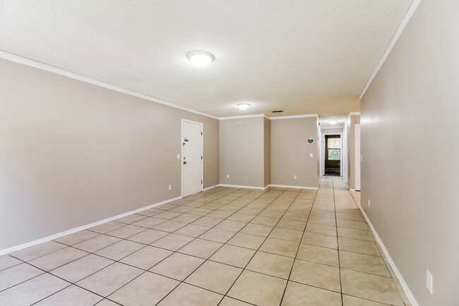 Building Photo - 5055 Glen Alan Ct N