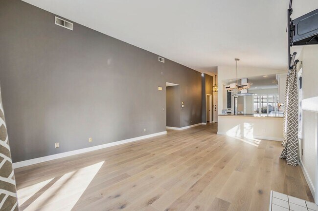 Building Photo - 2 Shamrock Lane - 3 bedroom | 2 bath | Sin...