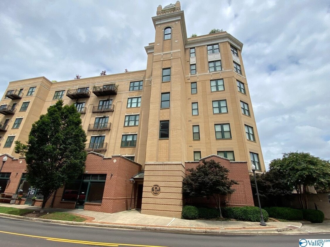 Primary Photo - 301 Holmes Ave NE