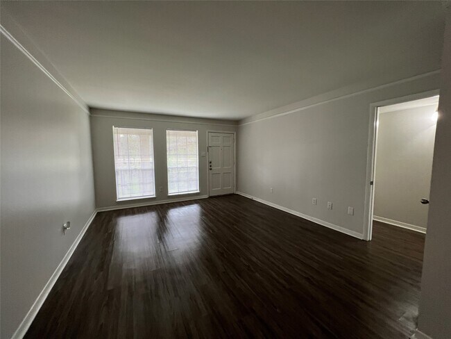 Building Photo - 500 Willow Dr