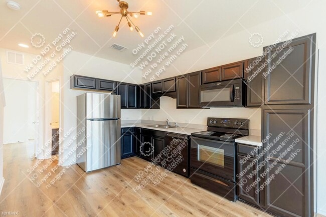 Building Photo - 3 br, 3 bath Triplex - 4310 Attra St
