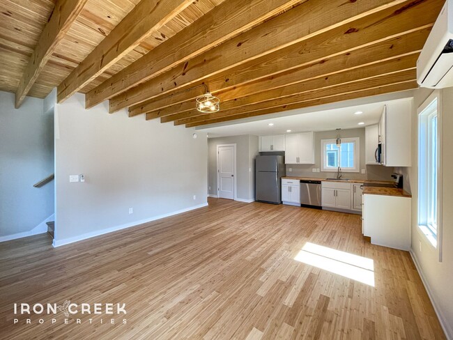 Foto del edificio - Beautiful, Brand-New Compact Cottage in So...