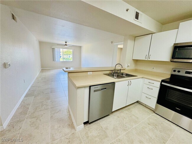Building Photo - 8304 Key Royal Cir