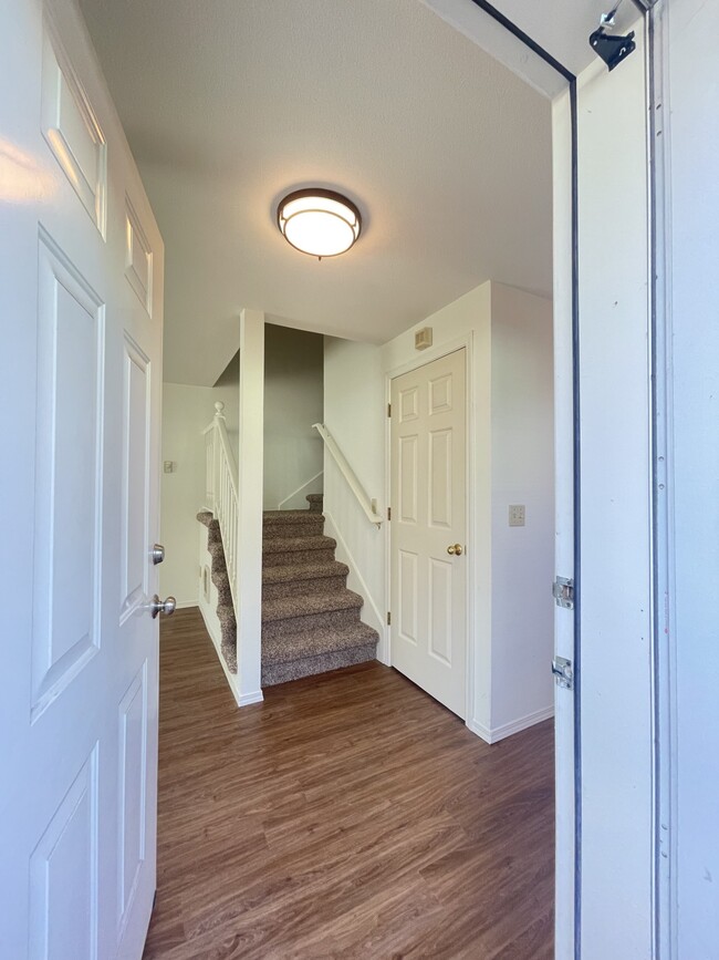 Entry - 323 Meadow Ave N