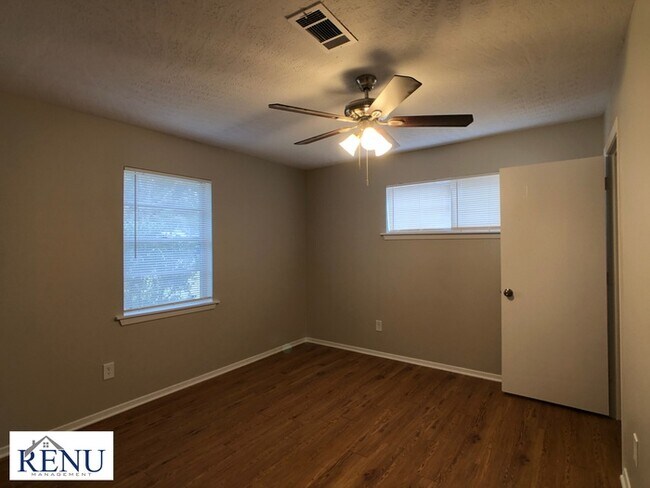 Building Photo - Updated 3 BR Ridgeland Ranch