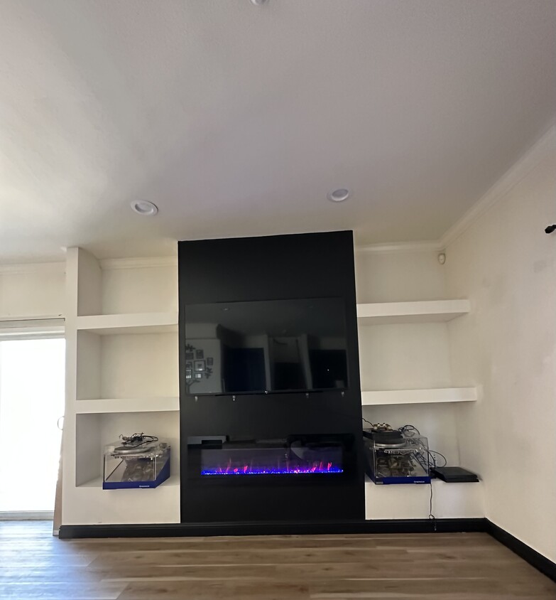 Foto principal - 9146 Noble Ave