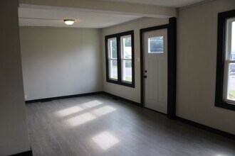 Building Photo - 317 S 6th St