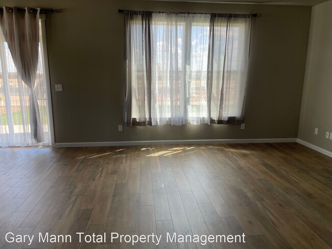 Building Photo - 3 br, 2 bath House - 738 J St NE