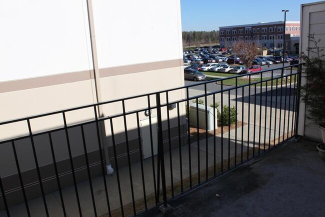 Building Photo - Awesome opportunity to live in  2BR,2.5 BA...