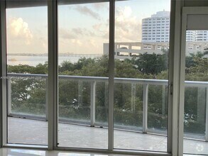 Building Photo - 495 Brickell Ave