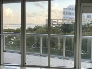 Building Photo - 495 Brickell Ave