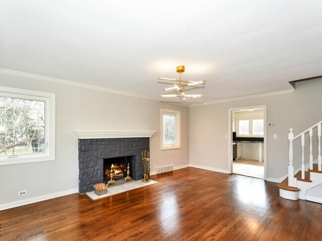 Building Photo - 928 Echo Ln