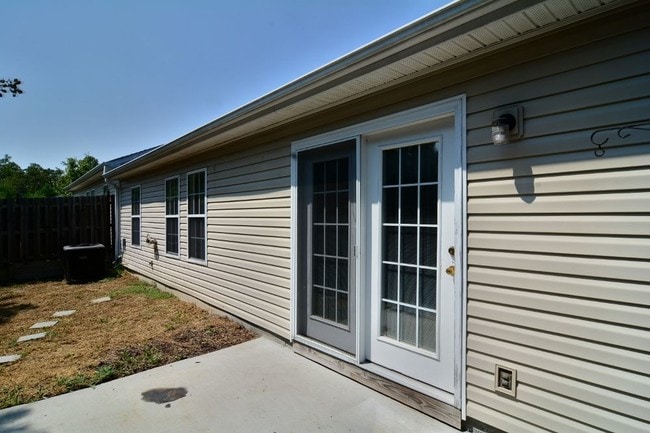 Building Photo - 402 Elders Pond Cir