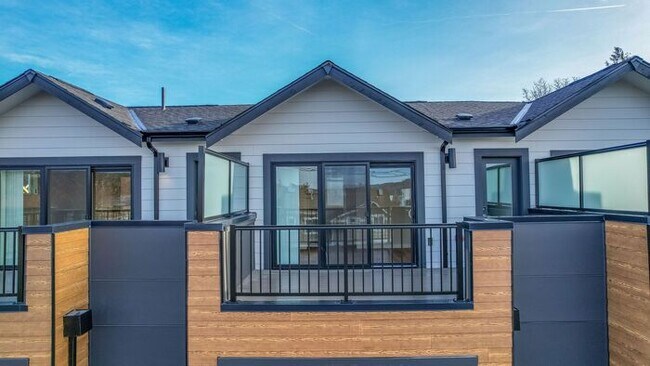 Building Photo - Stunning Brand-New Ballard Townhome with Air Conditioning