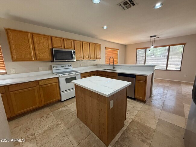 Foto del edificio - 1266 W Kingbird Dr
