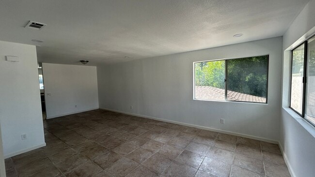 Building Photo - "Spacious 2-Bedroom Apartment in Redlands, CA