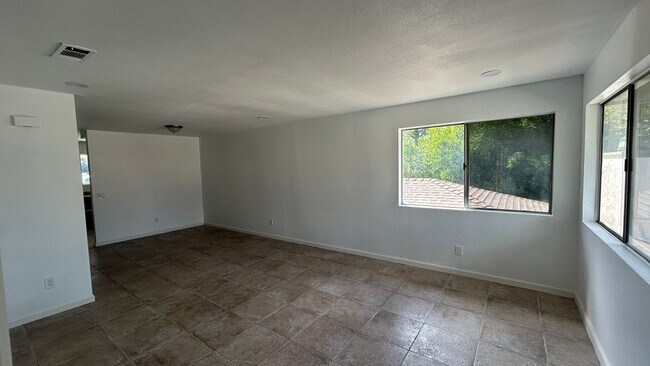 Foto del edificio - "Spacious 2-Bedroom Apartment in Redlands, CA
