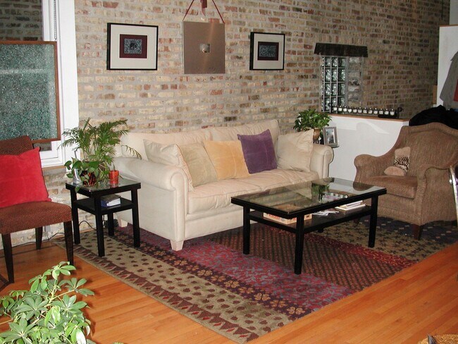 Foto del edificio - 1107 N Leavitt St