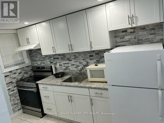 Building Photo - 4 Lascelles Blvd