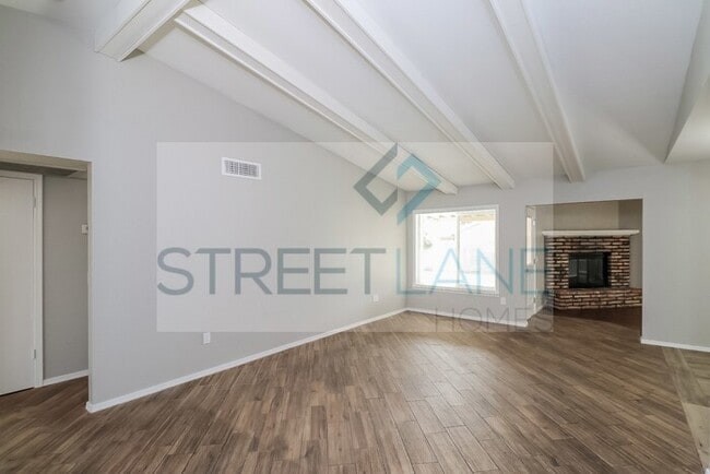 Building Photo - REDUCED!