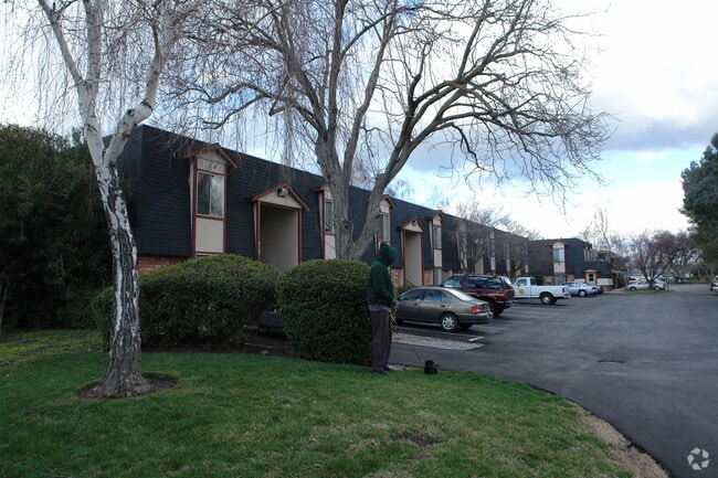 Building Photo - Compass Point Apartments