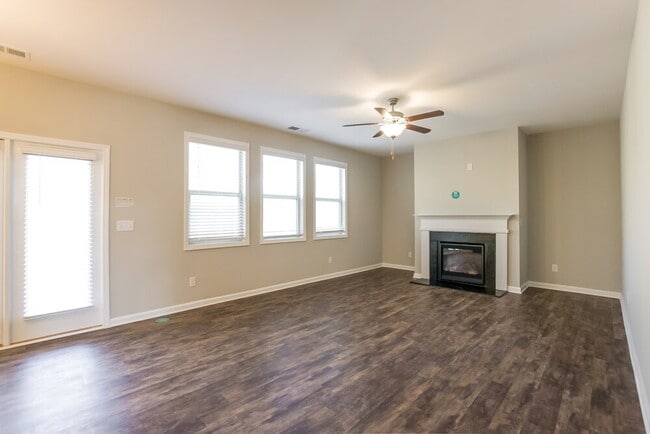 Building Photo - 345 Lenore Ct