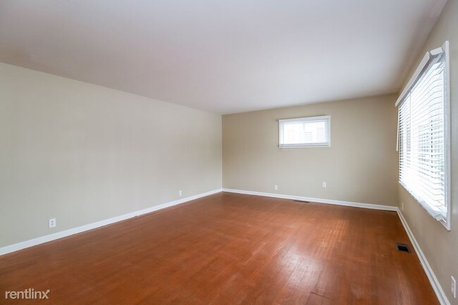 Building Photo - 3 br, 1 bath House - 248 E Walnut St
