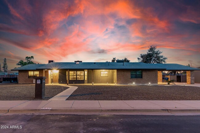 Building Photo - 1655 E Glencove St