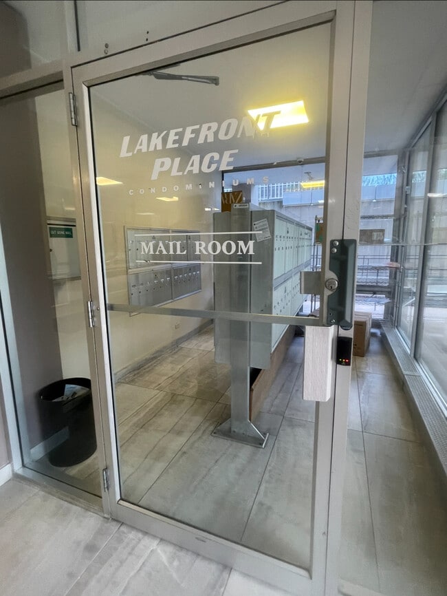 Building Photo - 6730 S South Shore Dr