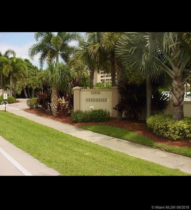 Building Photo - 10310 S Ocean Dr