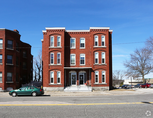 Building Photo - 1490 Elm St