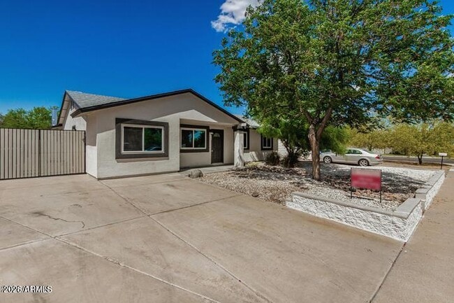Building Photo - 1008 W Watson Dr