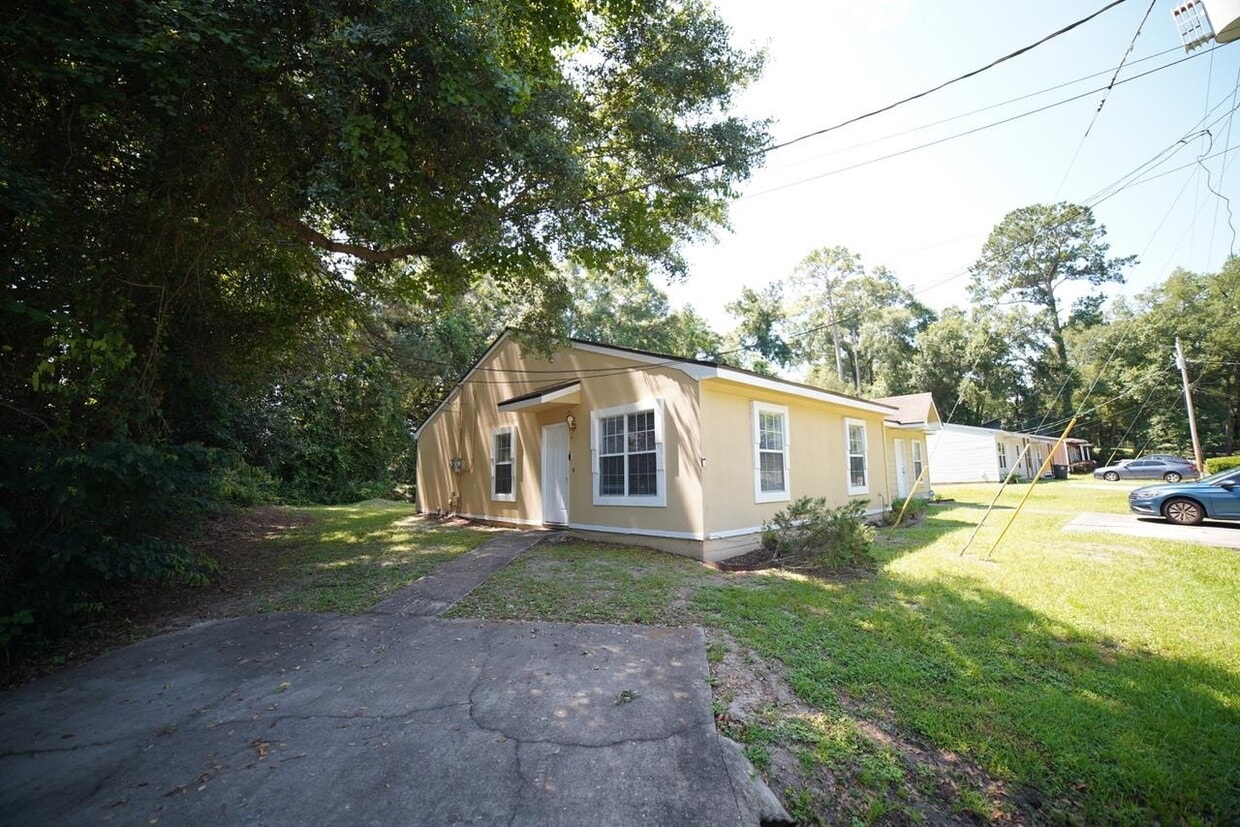 Primary Photo - 6315 S Placid Pl