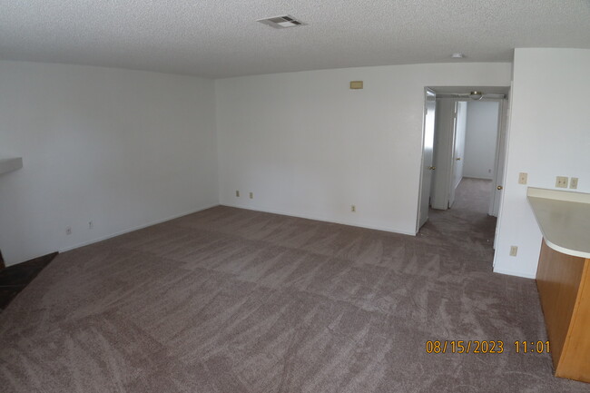 Building Photo - 921 Rockview Dr