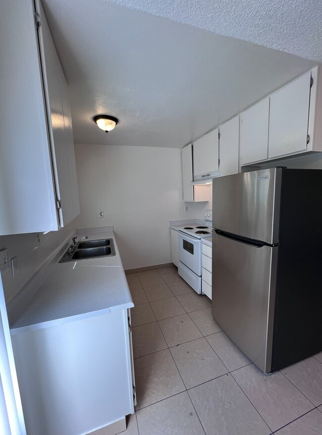 Building Photo - 1155 Delphinium St