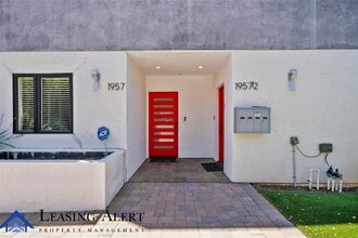 Building Photo - 1957 1/2 Vista Del Mar Ave