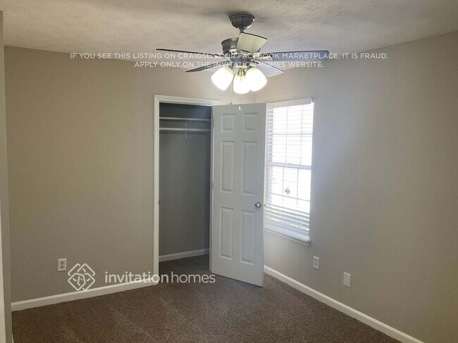 Building Photo - 2613 Lake Park Bend