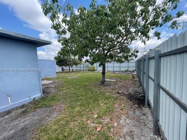 Building Photo - 991 E 21st St