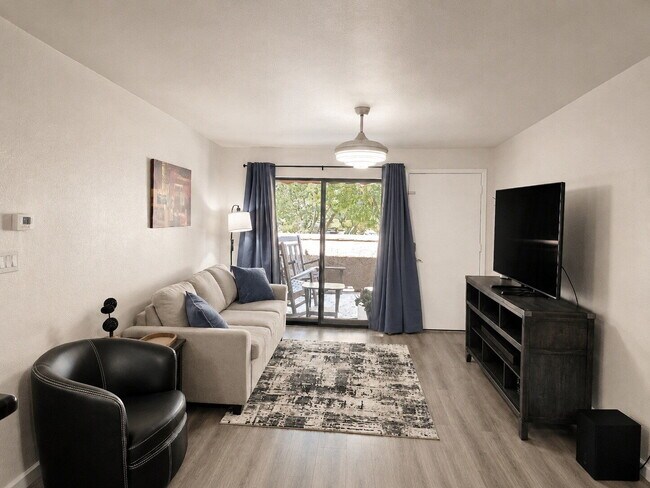 Foto del edificio - "Chic & Cozy 2-Bed, 2-Bath Furnished Retreat with Granite Elegance in Glendale Steps from Banner ...