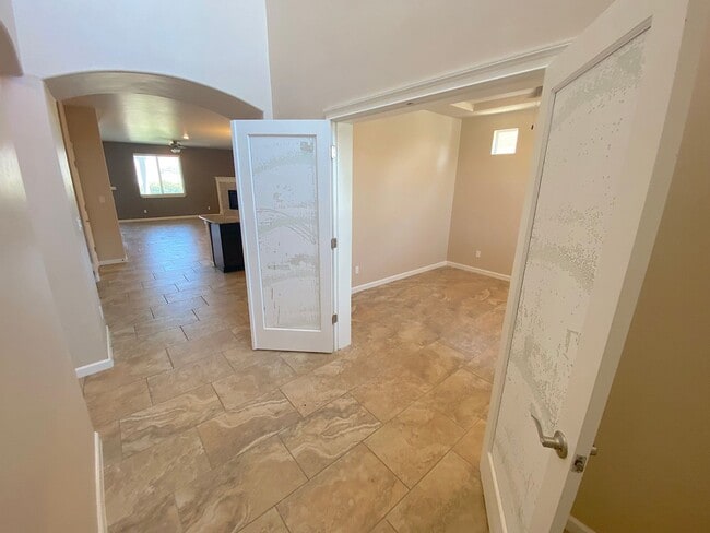 Building Photo - Gorgeous 4bed/3.5bath with 2 Master Bedrooms!