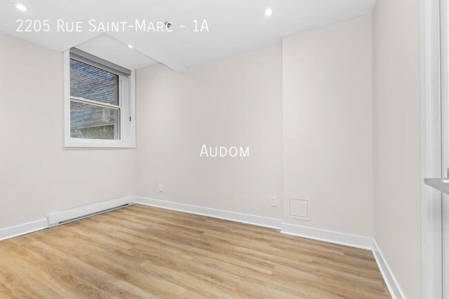 Photo du bâtiment - 2205 Rue St Marc