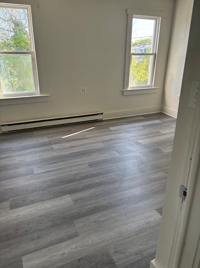 Building Photo - 40 Woodside Ave