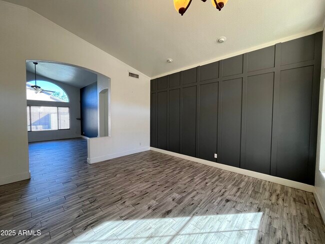 Foto del edificio - 1128 E Sheffield Ave