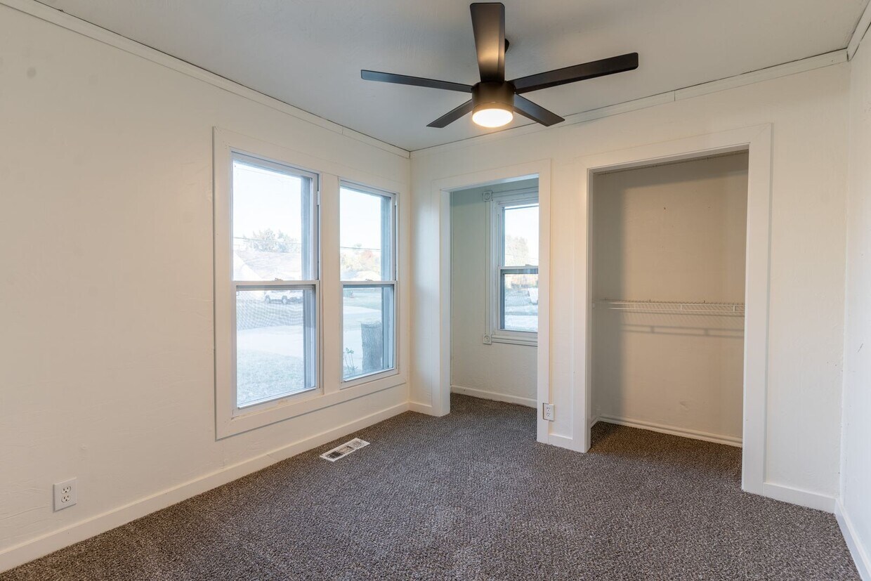 Foto principal - Section 8 Approved 2 bedroom Available for...