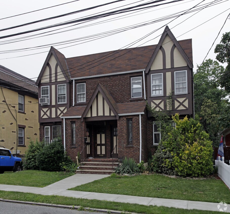 Building Photo - 618-620 Metropolitan Ave