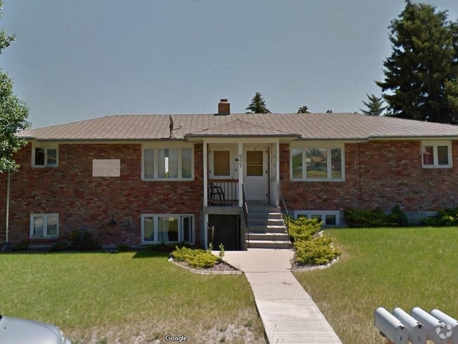 921 Elizabeth St