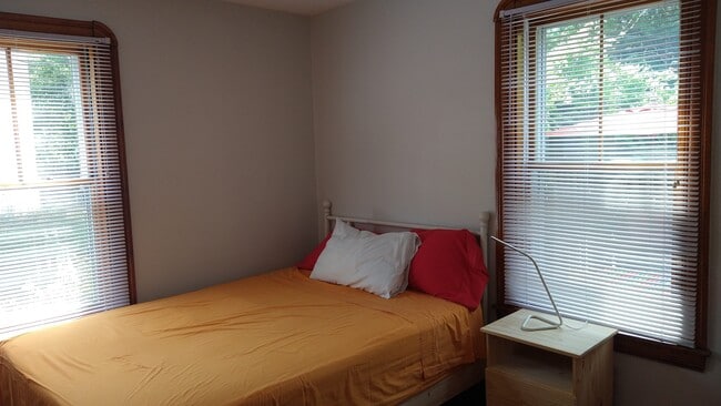 bedroom #1 - 33 Gold Star Rd