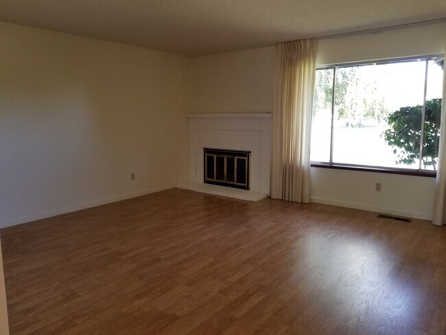 Foto del edificio - 151 Vineyard Cir