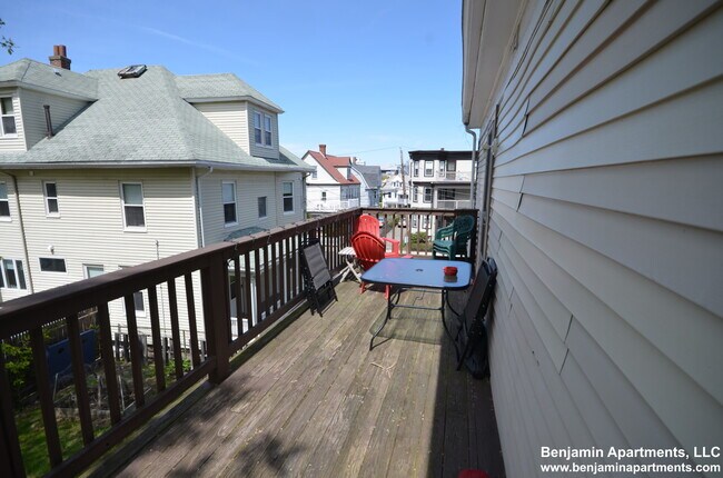 Building Photo - 64 Murdock St