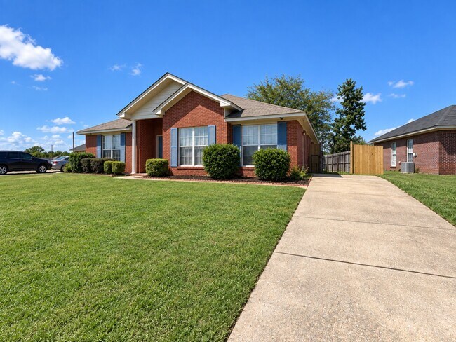 Foto del edificio - 6107 Blackstone Dr